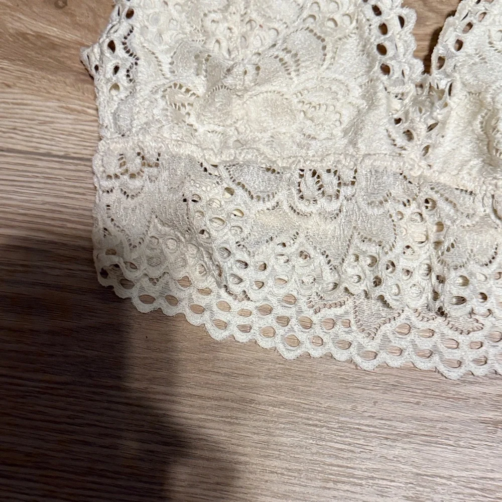 Elegant Lace Halter Bralette - Cream - Picture 5 of 6